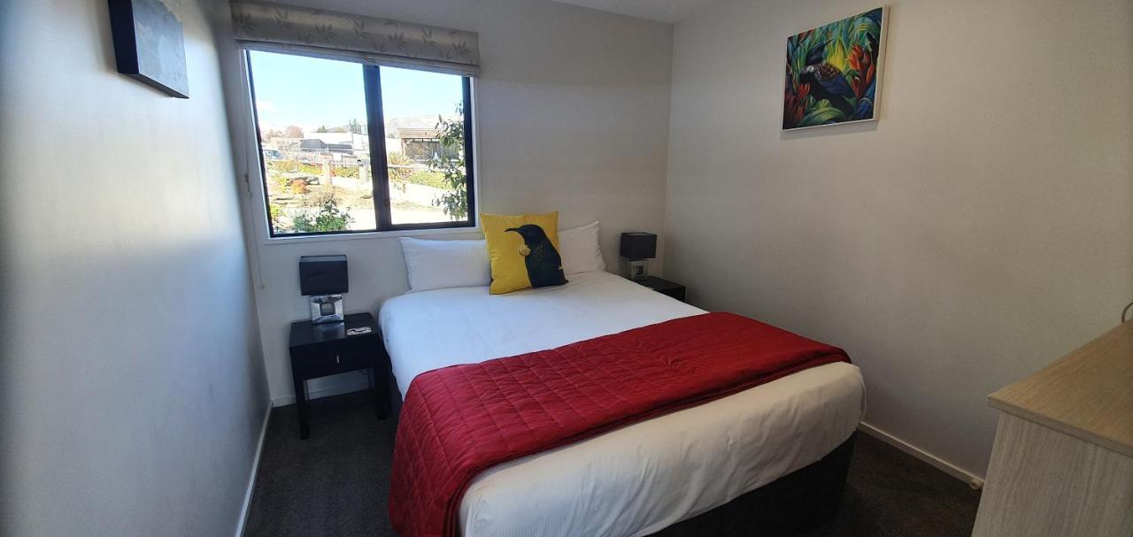 The Moorings Motel And Apartments Wanaka Bagian luar foto