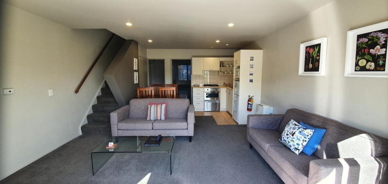 The Moorings Motel And Apartments Wanaka Bagian luar foto