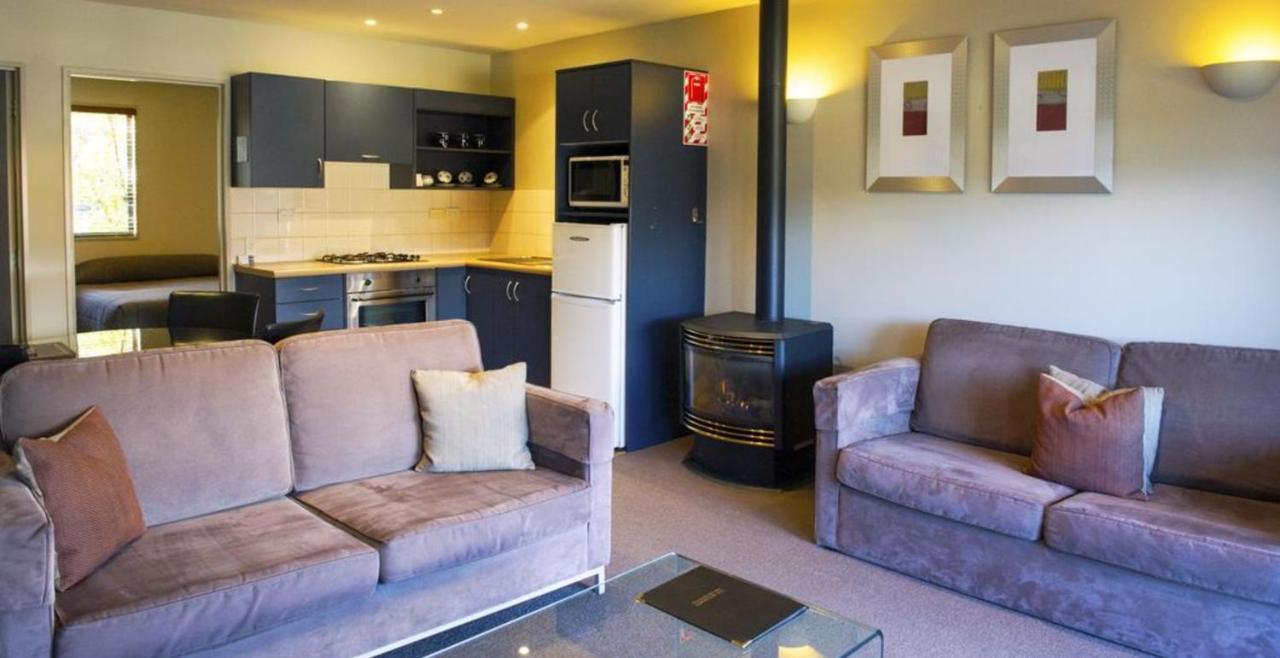 The Moorings Motel And Apartments Wanaka Bagian luar foto