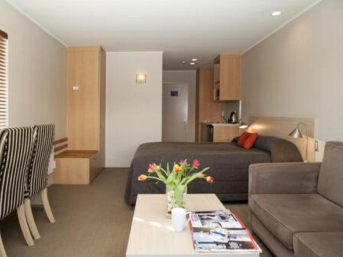 The Moorings Motel And Apartments Wanaka Bagian luar foto