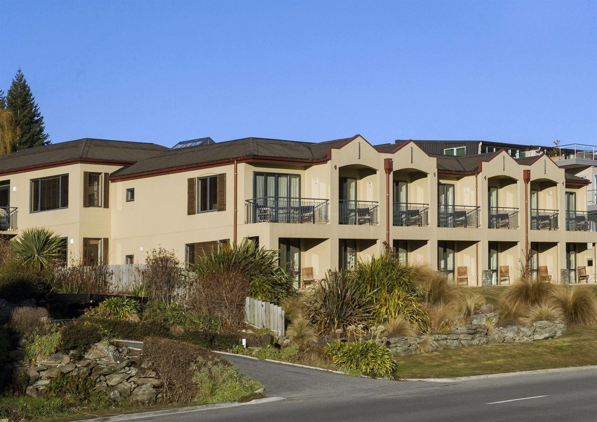 The Moorings Motel And Apartments Wanaka Bagian luar foto
