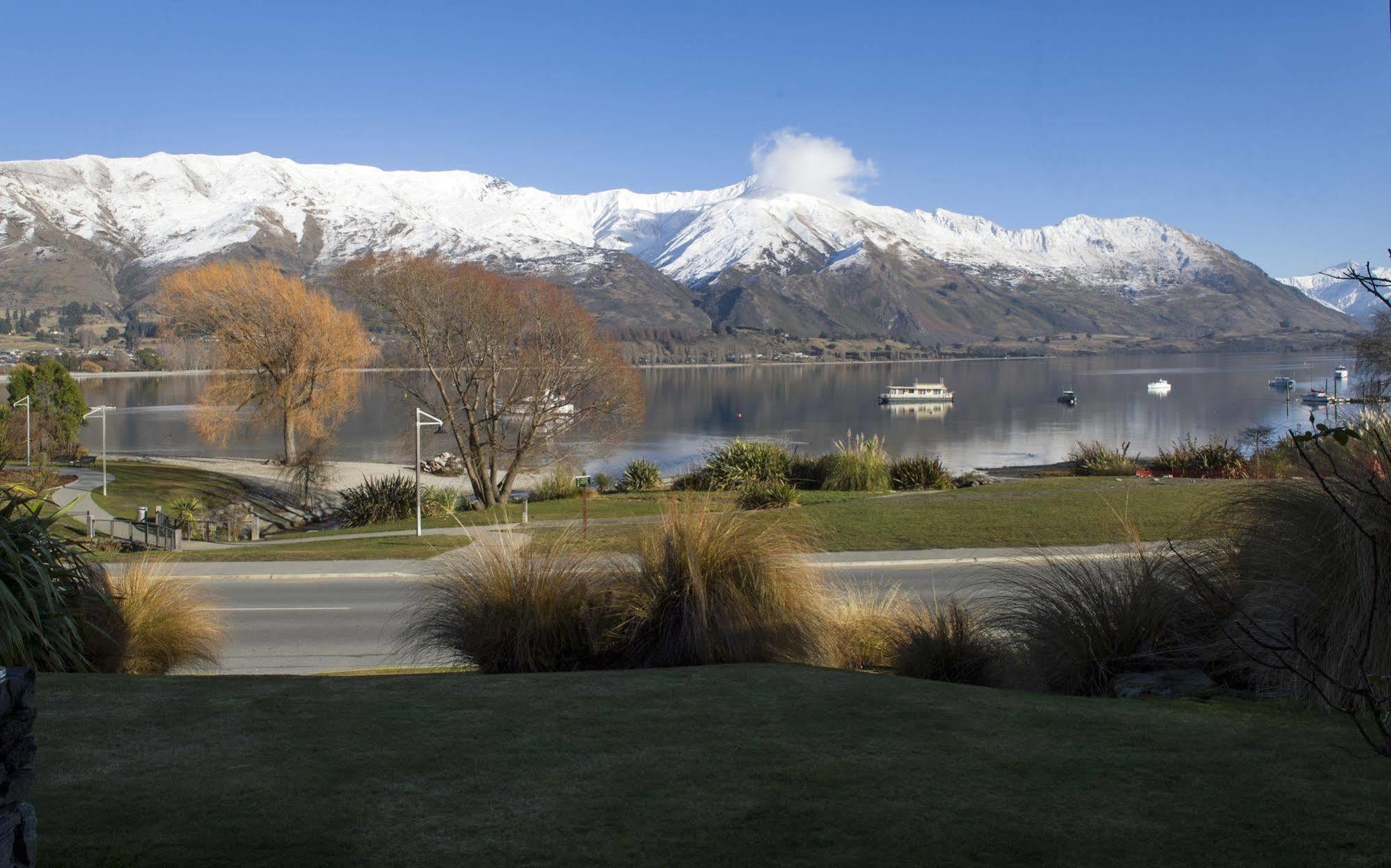 The Moorings Motel And Apartments Wanaka Bagian luar foto