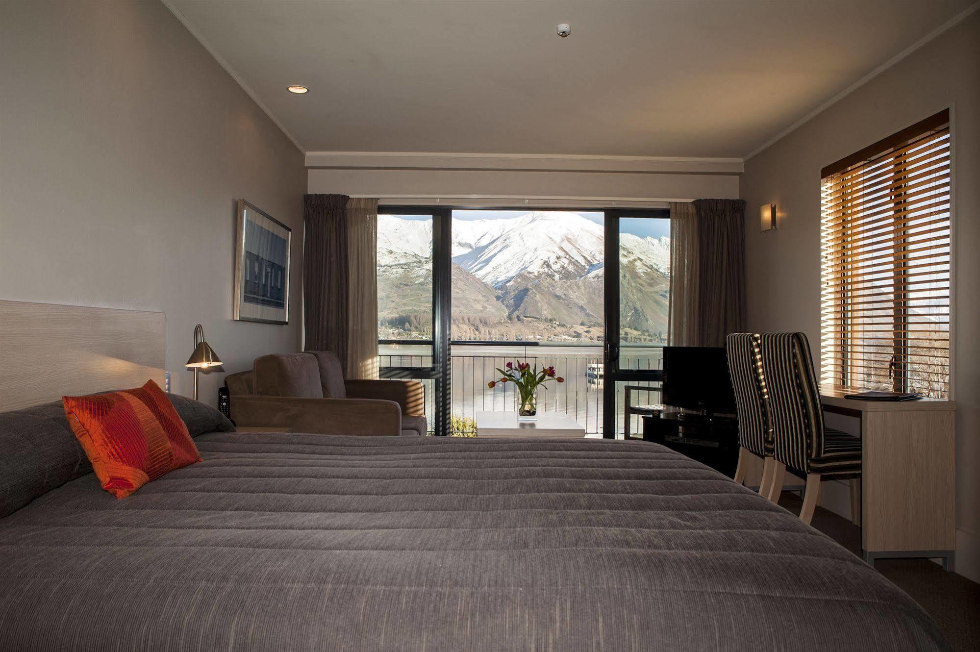 The Moorings Motel And Apartments Wanaka Bagian luar foto