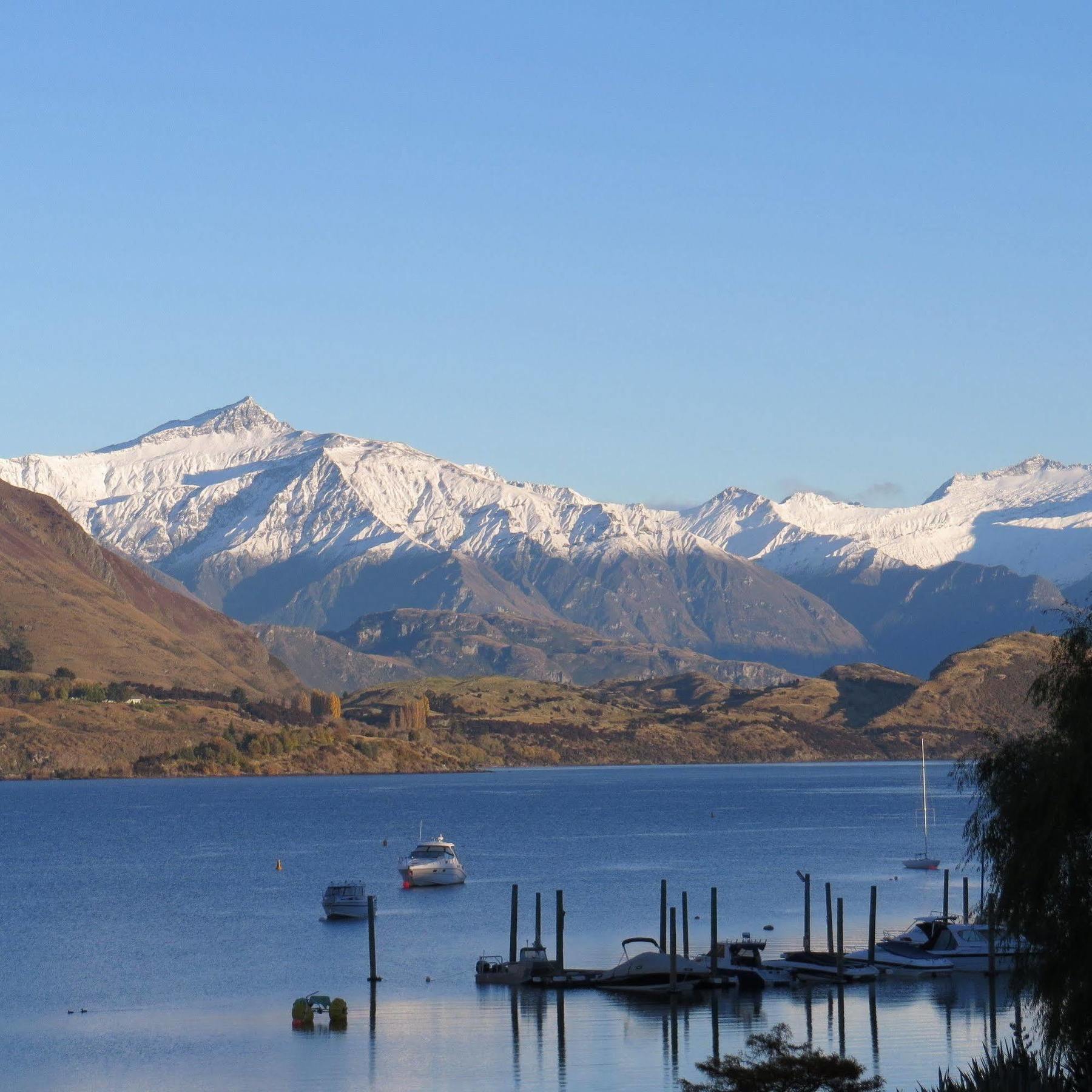 The Moorings Motel And Apartments Wanaka Bagian luar foto