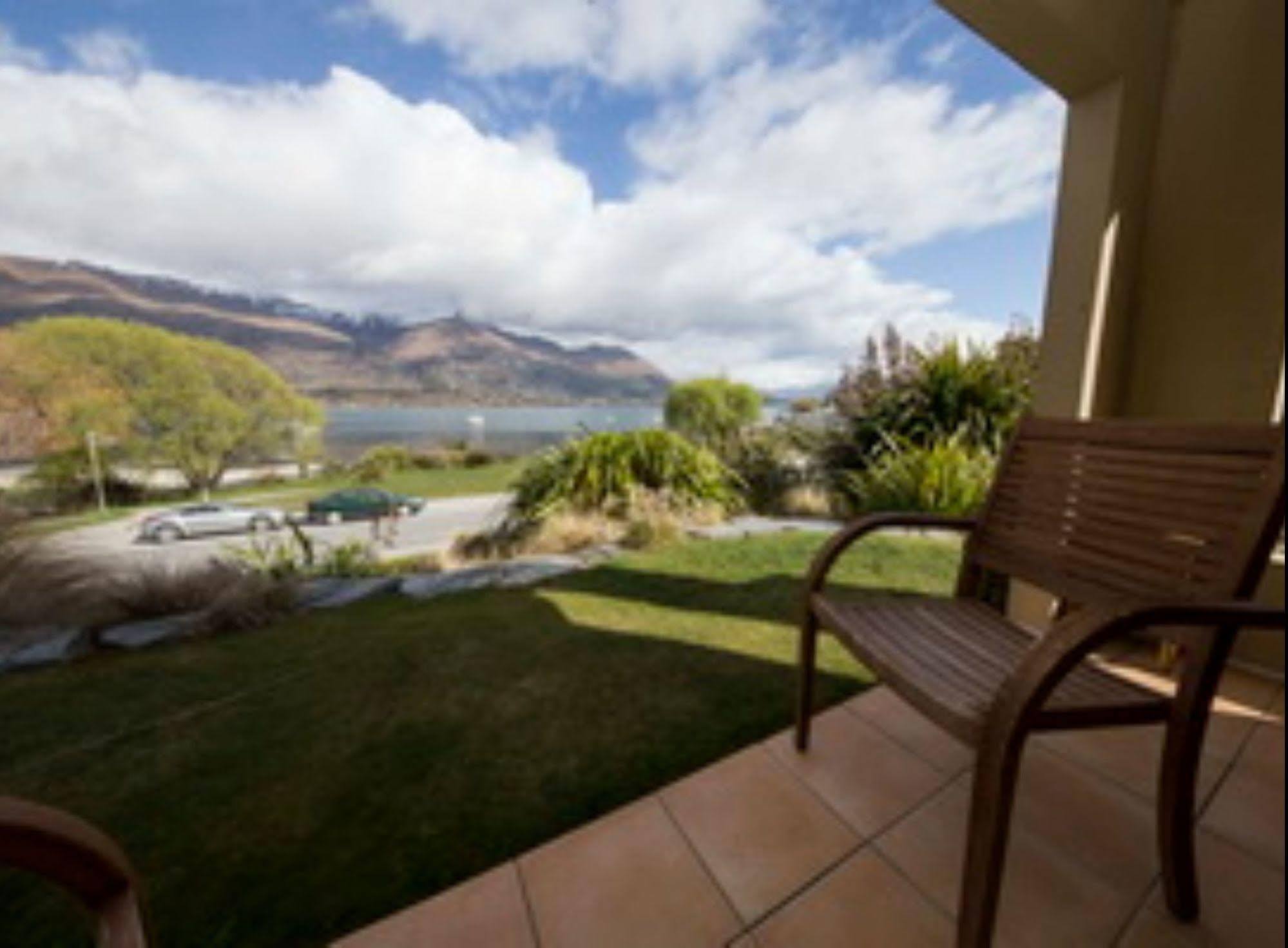The Moorings Motel And Apartments Wanaka Bagian luar foto